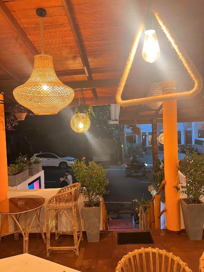 Hummus Hostel Хикадува Екстериор снимка