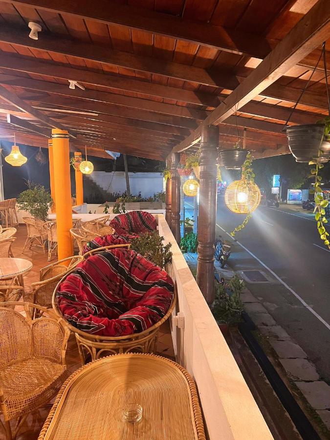 Hummus Hostel Хикадува Екстериор снимка