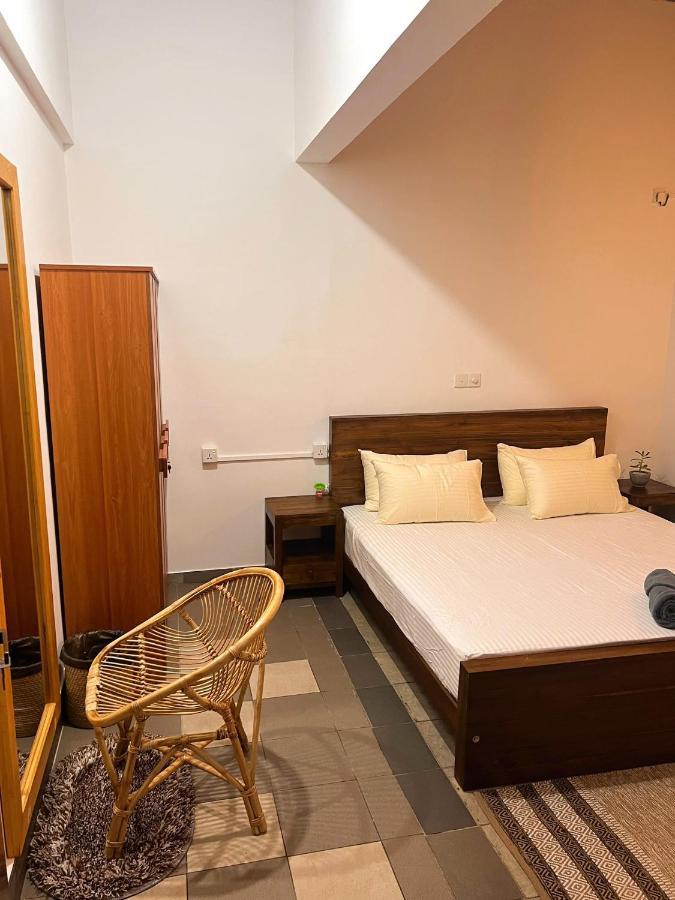 Hummus Hostel Хикадува Екстериор снимка