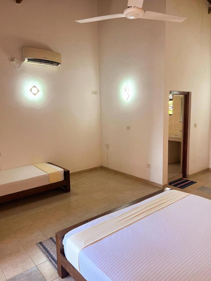 Hummus Hostel Хикадува Екстериор снимка
