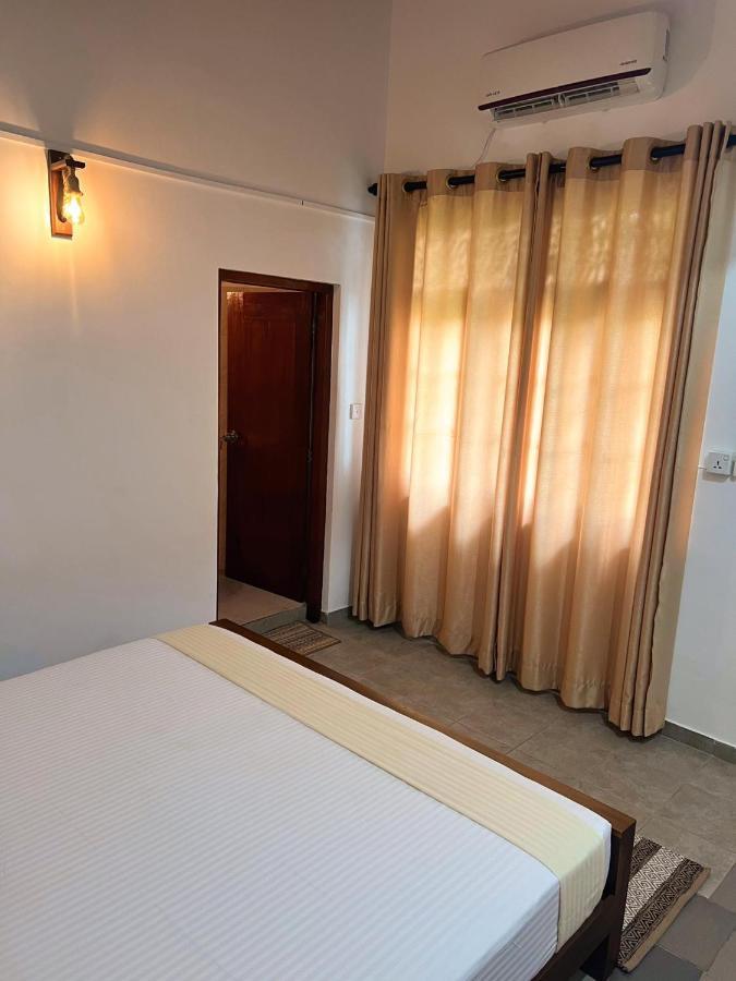 Hummus Hostel Хикадува Екстериор снимка