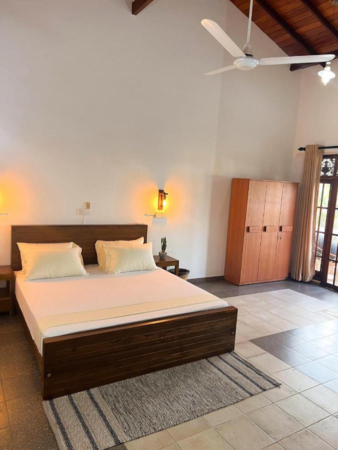 Hummus Hostel Хикадува Екстериор снимка