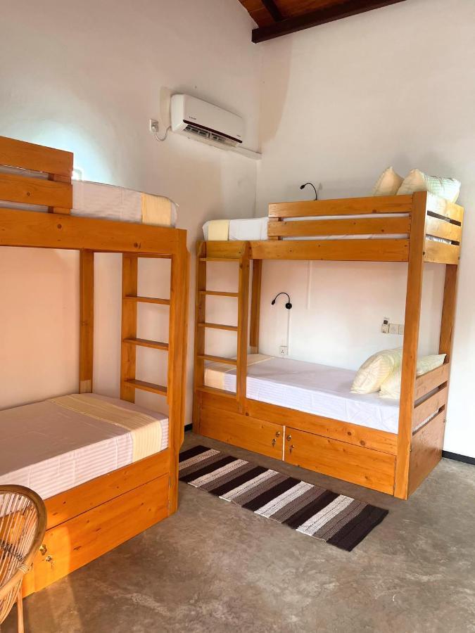 Hummus Hostel Хикадува Екстериор снимка