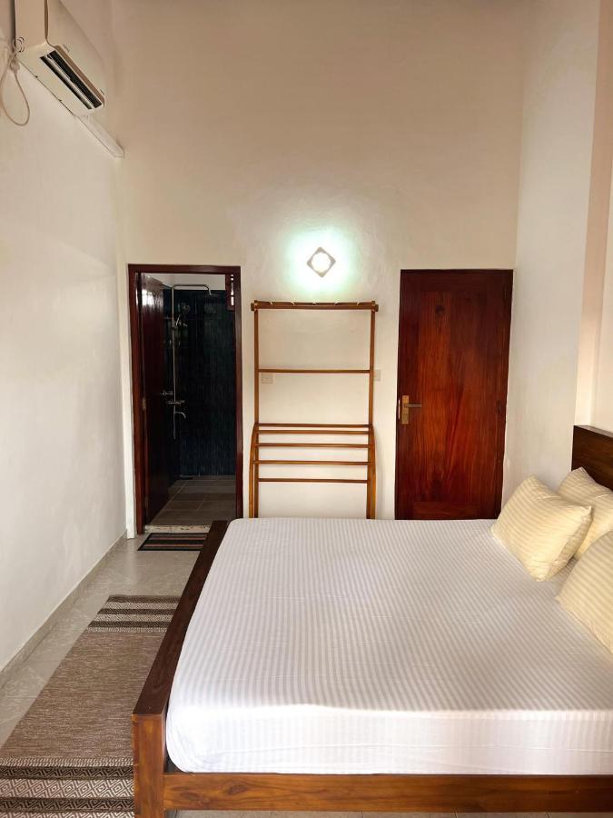 Hummus Hostel Хикадува Екстериор снимка