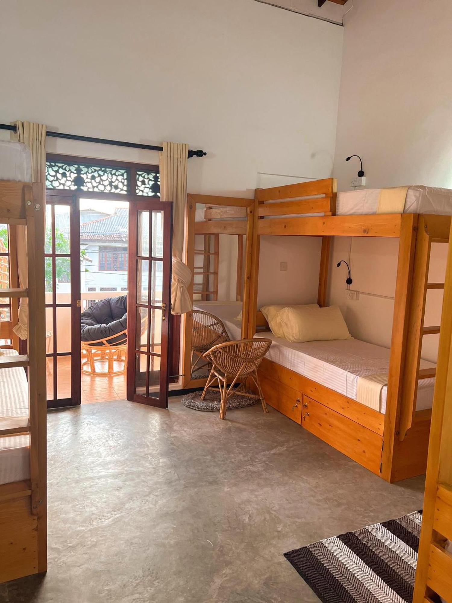 Hummus Hostel Хикадува Екстериор снимка
