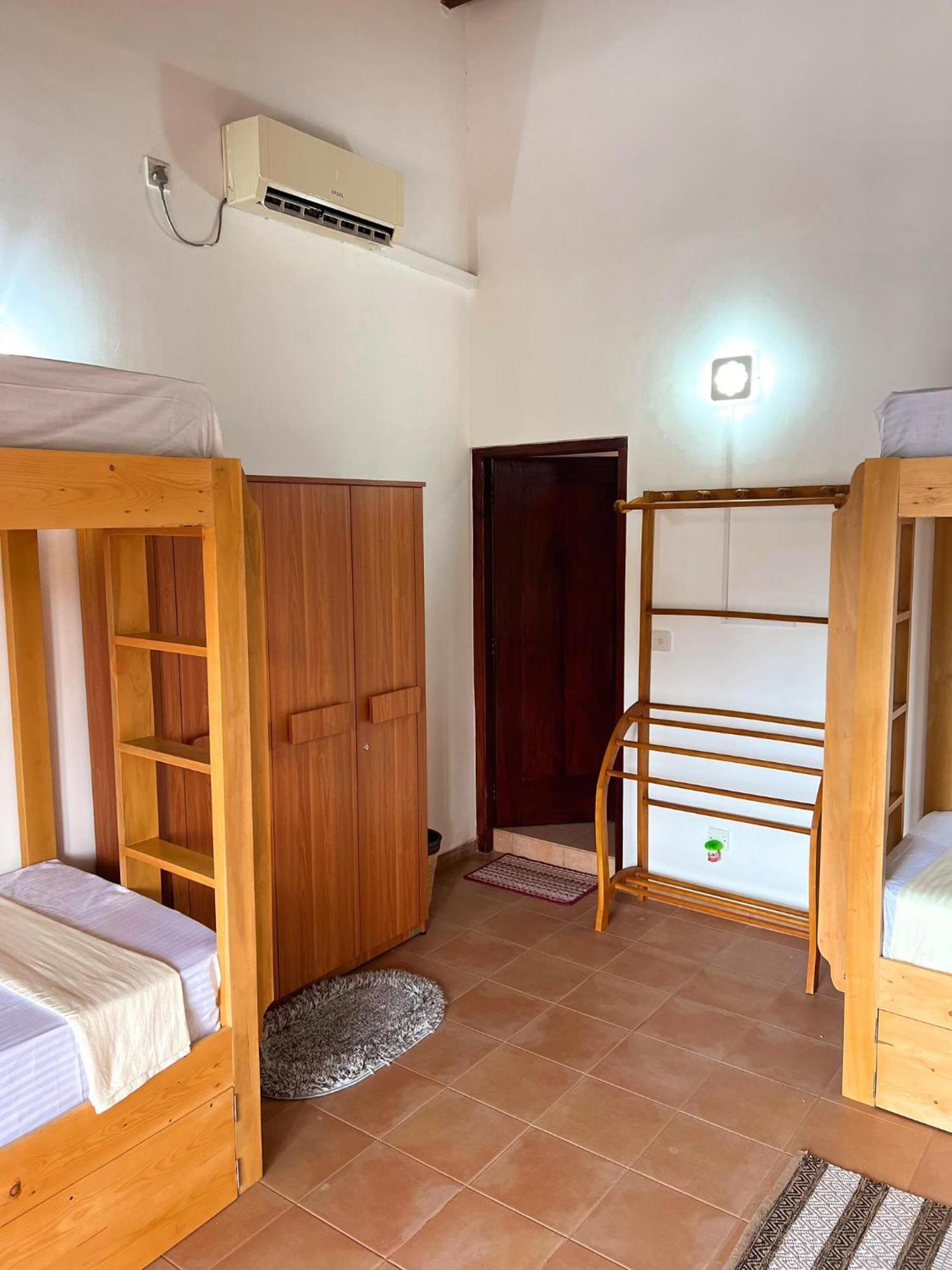 Hummus Hostel Хикадува Екстериор снимка