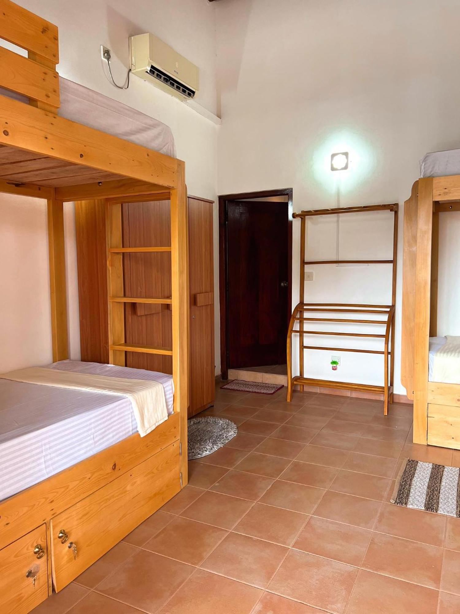 Hummus Hostel Хикадува Екстериор снимка