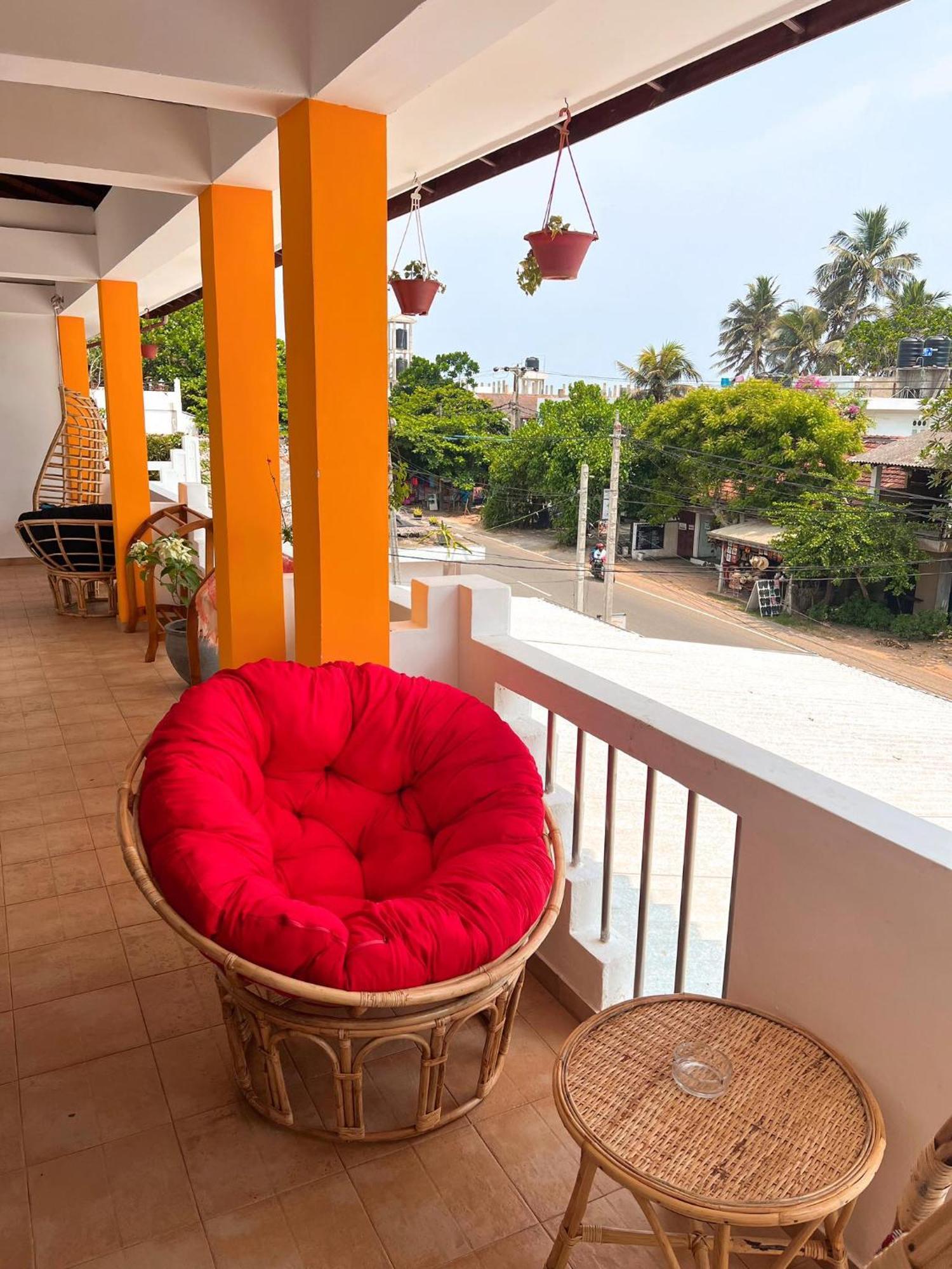 Hummus Hostel Хикадува Екстериор снимка