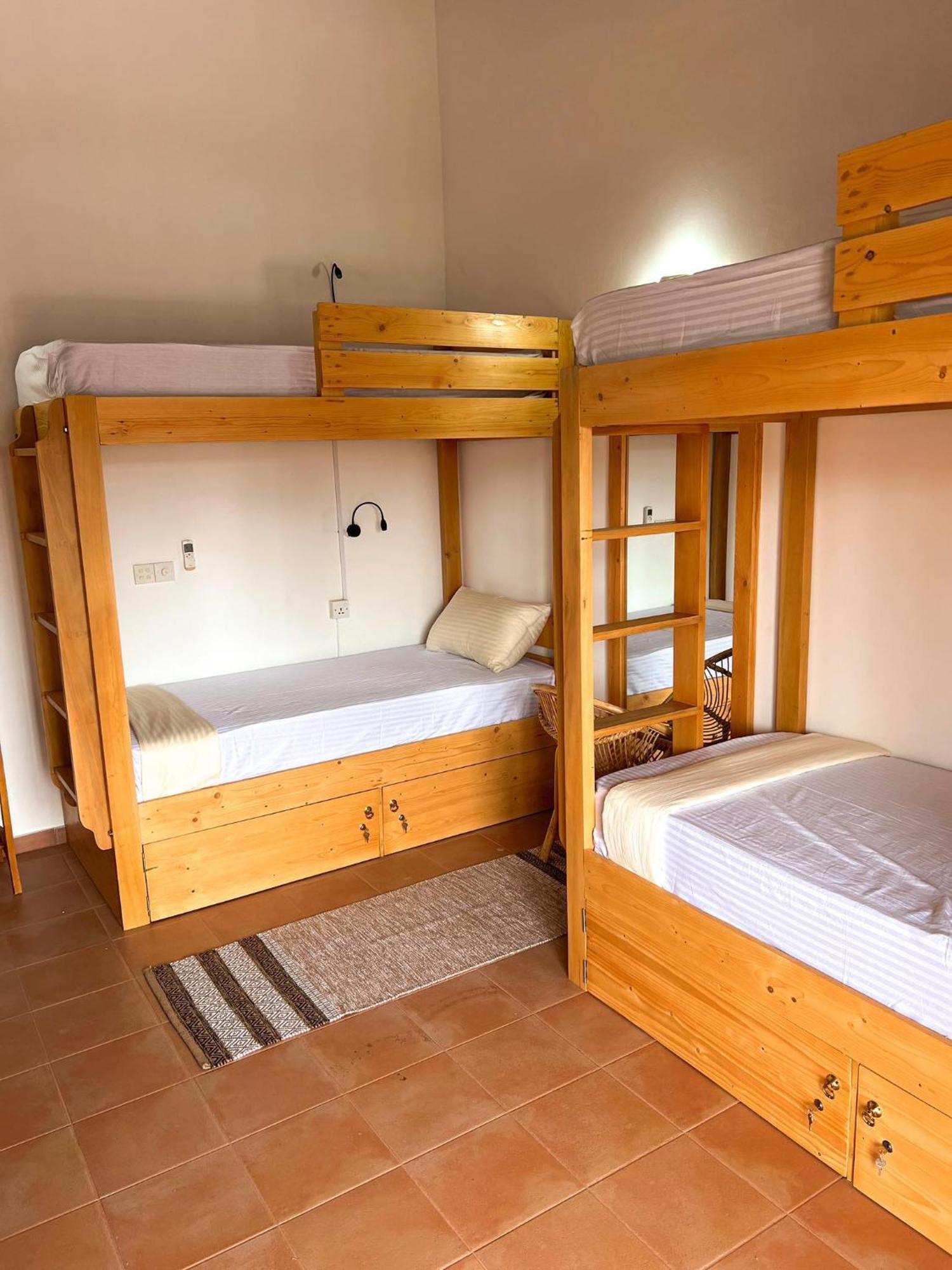 Hummus Hostel Хикадува Екстериор снимка