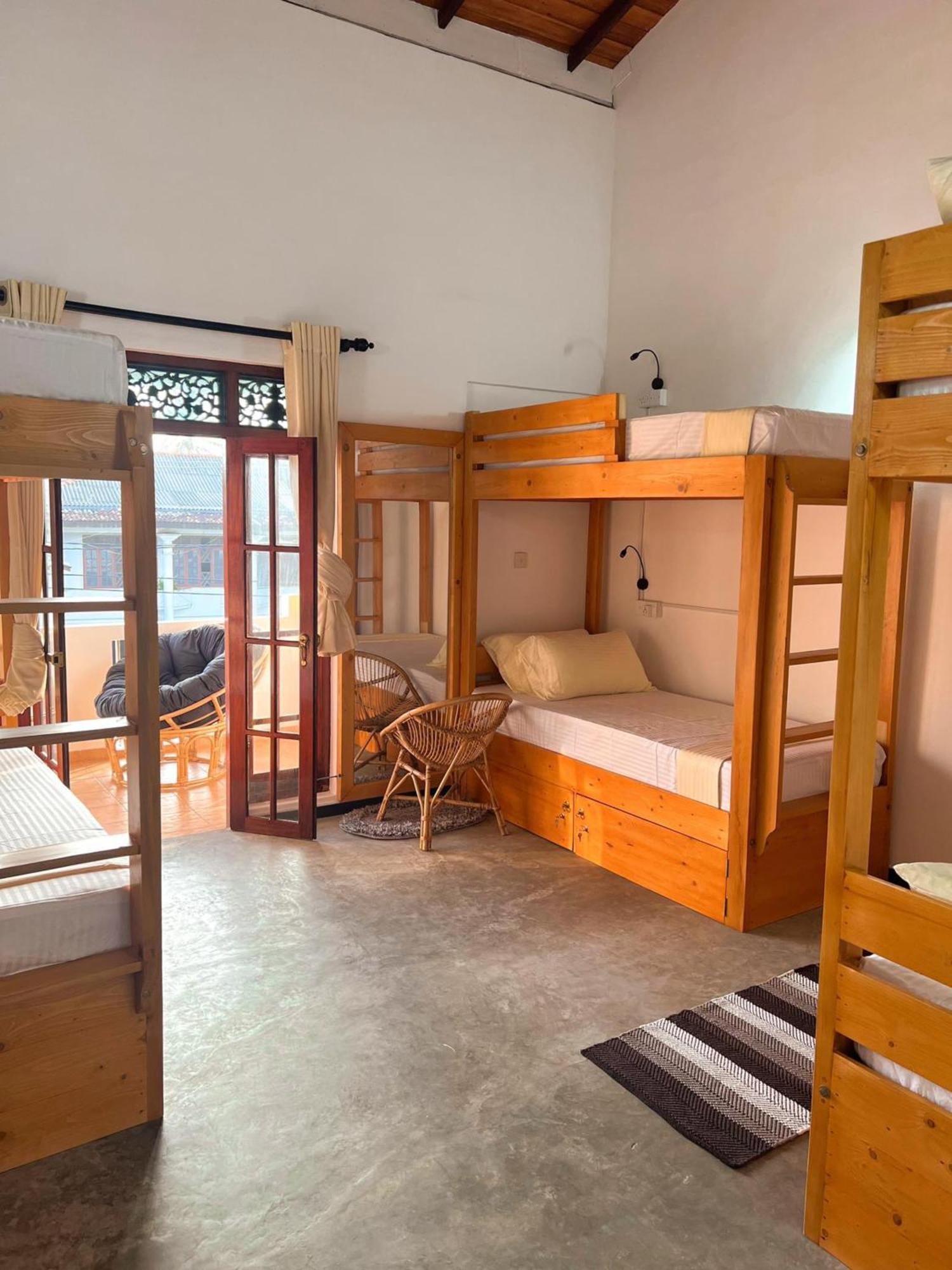 Hummus Hostel Хикадува Екстериор снимка