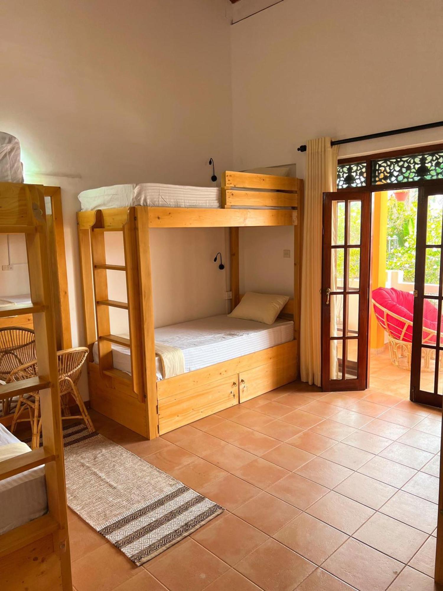 Hummus Hostel Хикадува Екстериор снимка