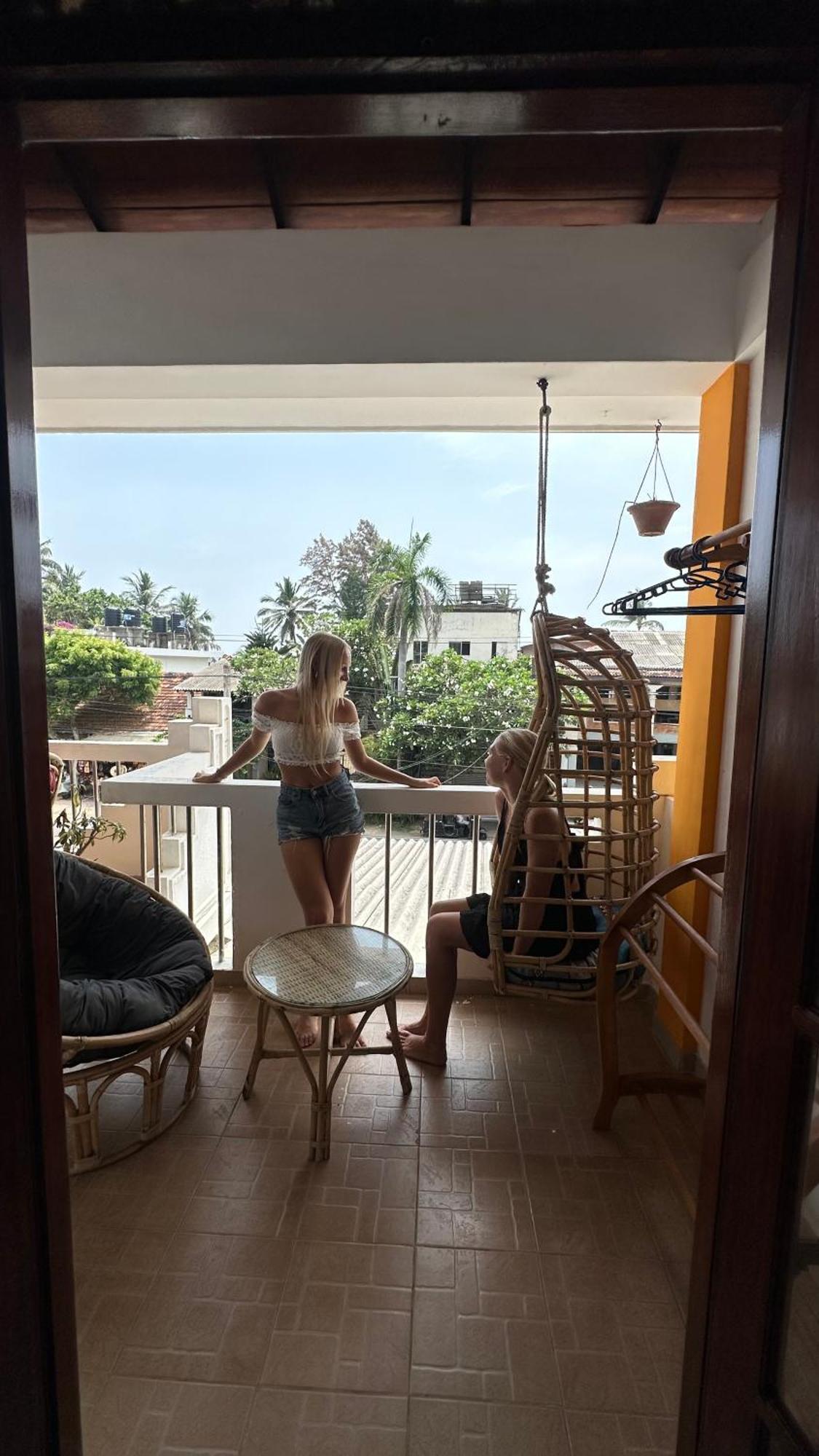 Hummus Hostel Хикадува Екстериор снимка