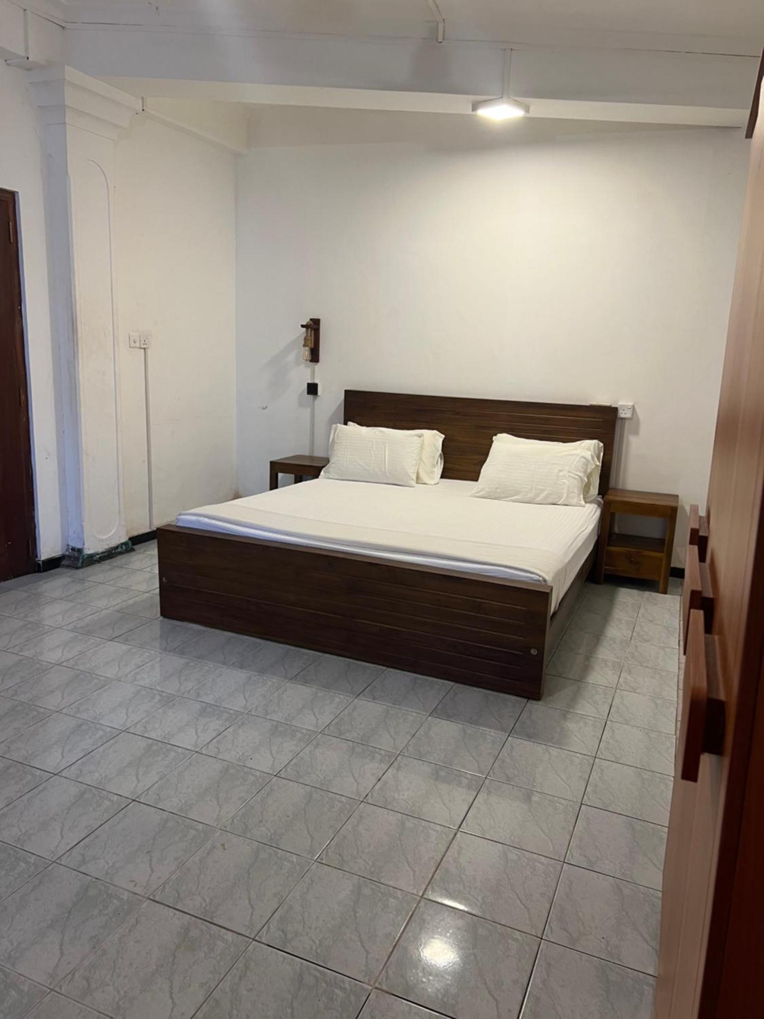 Hummus Hostel Хикадува Екстериор снимка