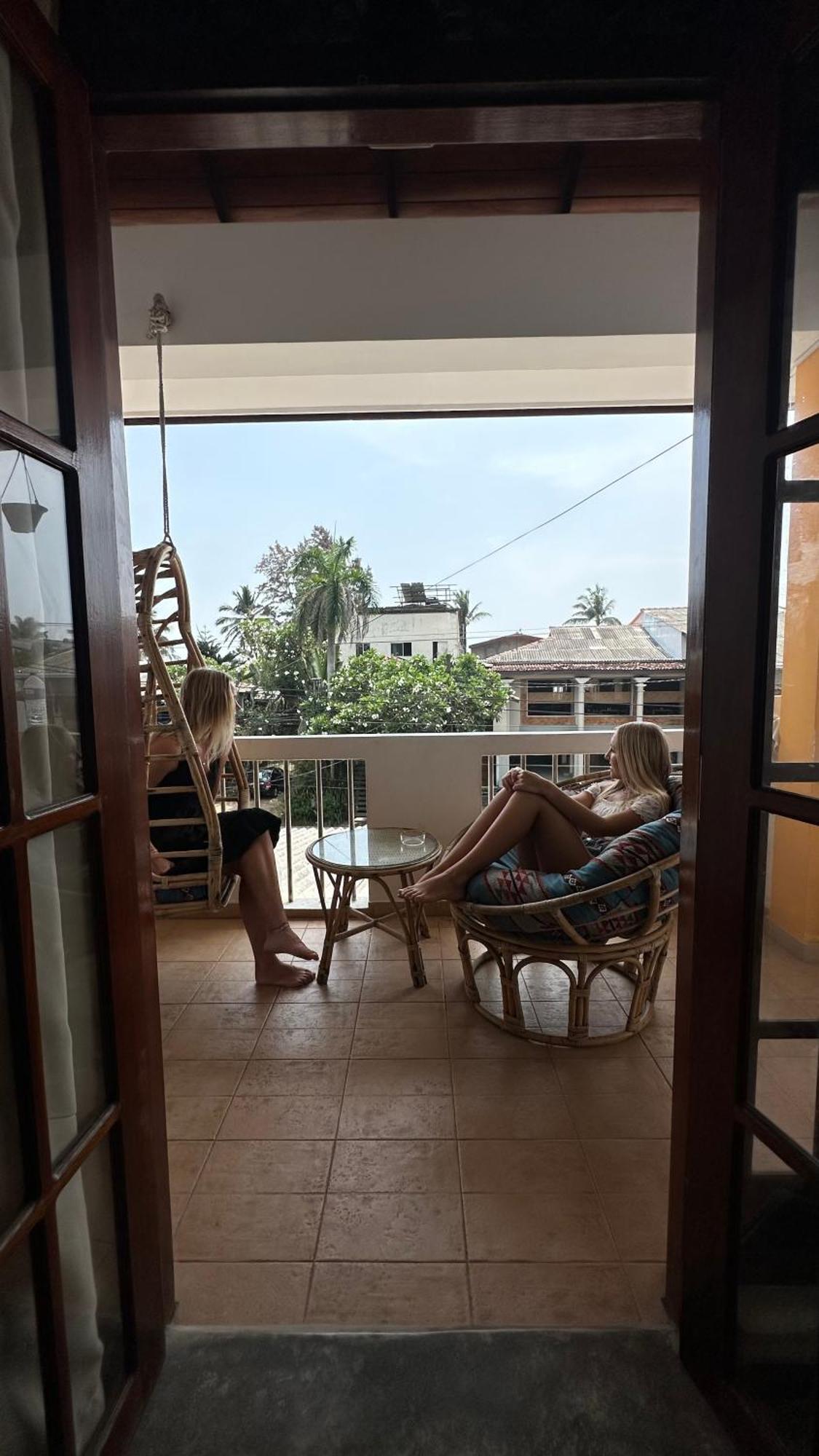 Hummus Hostel Хикадува Екстериор снимка