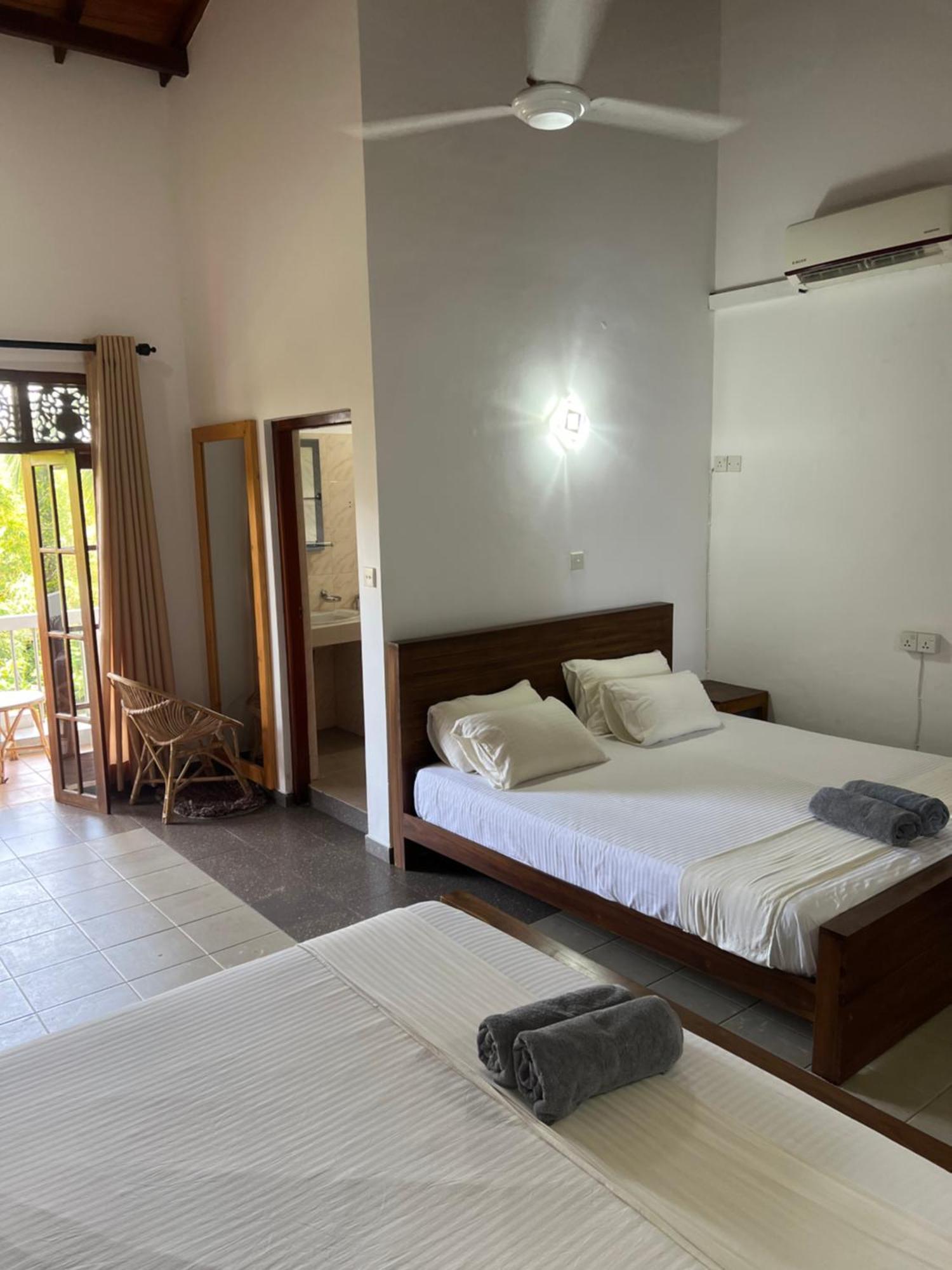 Hummus Hostel Хикадува Екстериор снимка