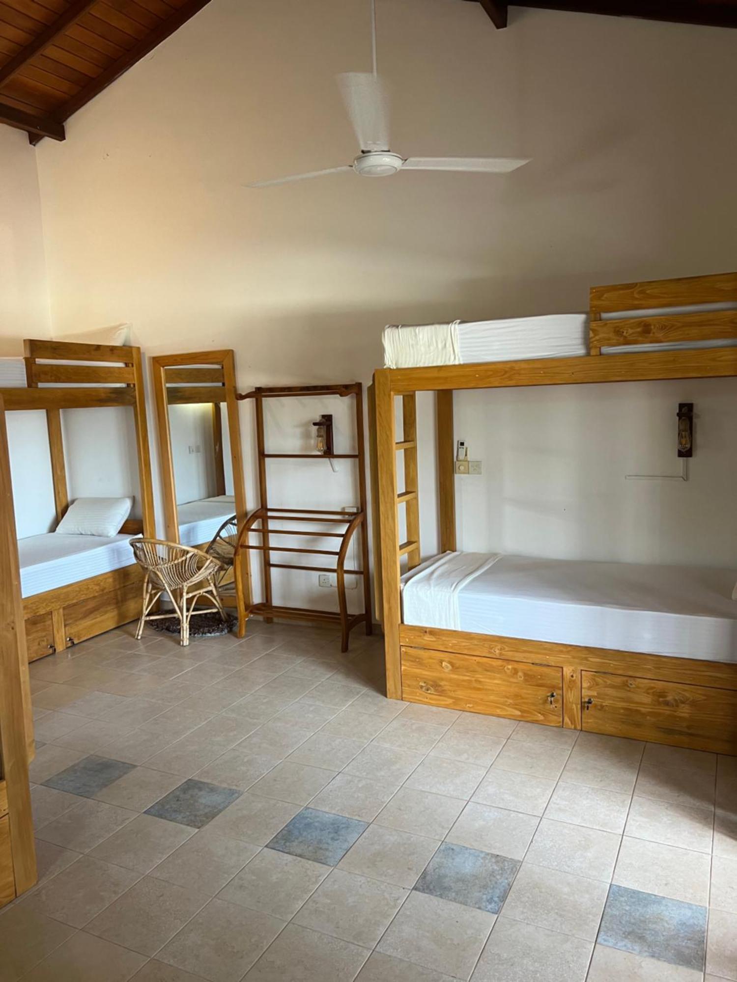 Hummus Hostel Хикадува Екстериор снимка