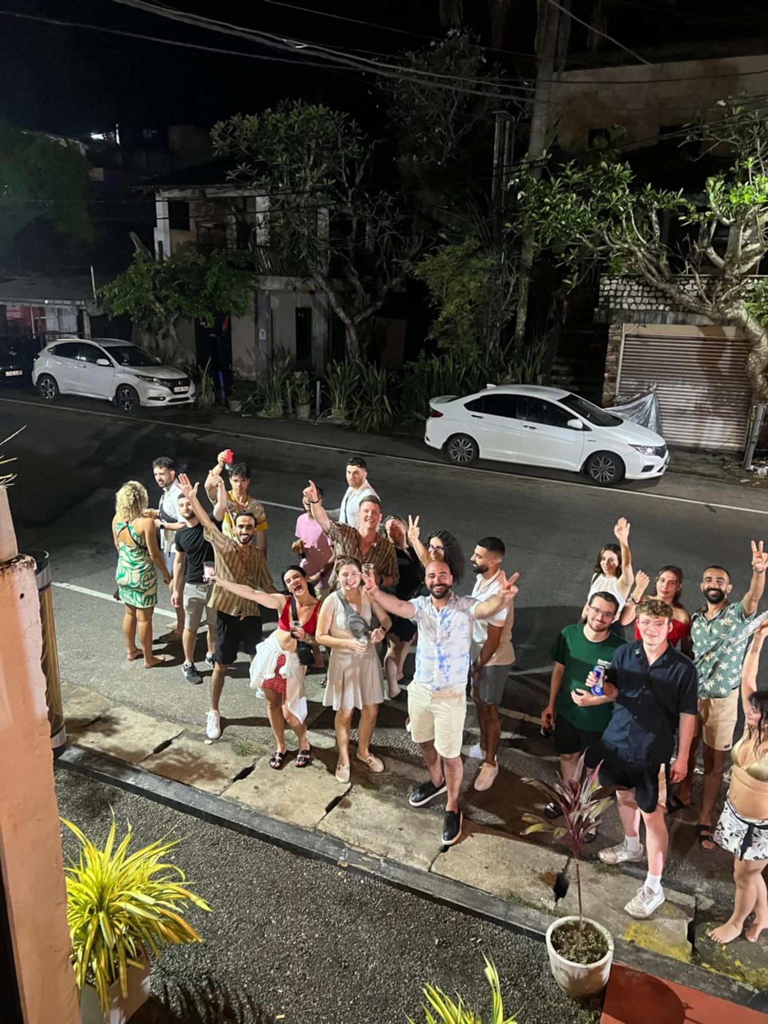 Hummus Hostel Хикадува Екстериор снимка